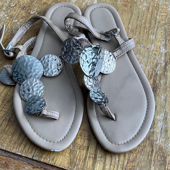 N/A Shoes - Chic Beige Sandals with Metallic Accents